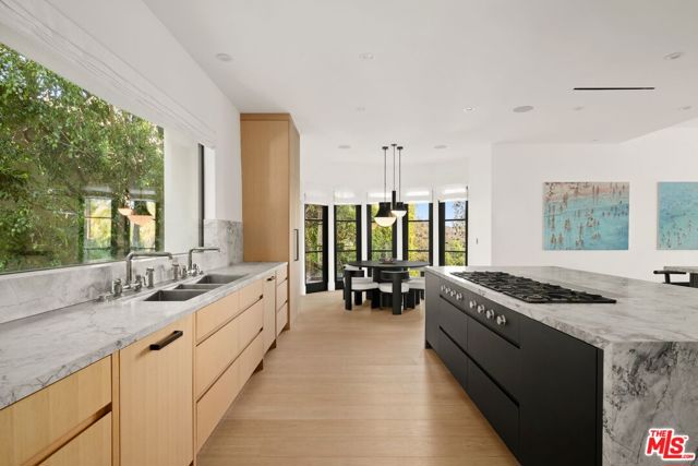 8 Oakmont Drive, Los Angeles CA: https://media.crmls.org/mediaz/0a81f398-fed6-4122-82d0-705ea3cb56df.jpg