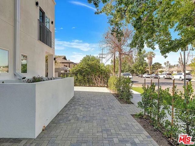 5752 Kester Avenue, Van Nuys CA: https://media.crmls.org/mediaz/0a82fad8-c43d-4ade-9743-c5d46da8ae14.jpg