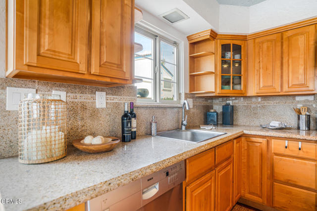 5451 Reef Way, Oxnard CA: https://media.crmls.org/mediaz/0a834610-eccf-4d46-a4b4-fe72f647691a.jpg