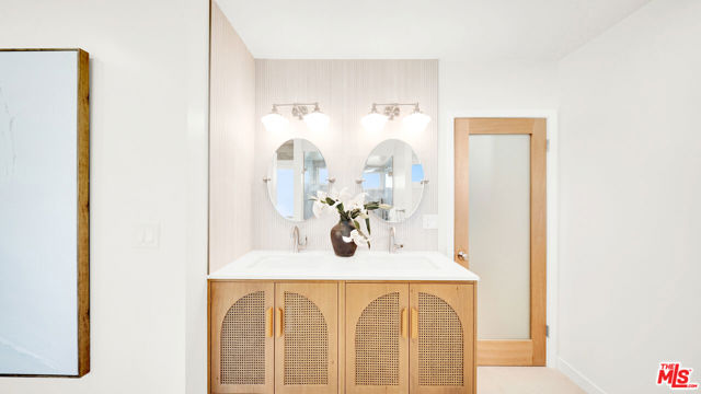 6900 Chisholm Avenue, Lake Balboa CA: https://media.crmls.org/mediaz/0a837372-26fe-4aed-bd02-39c300c32aef.jpg