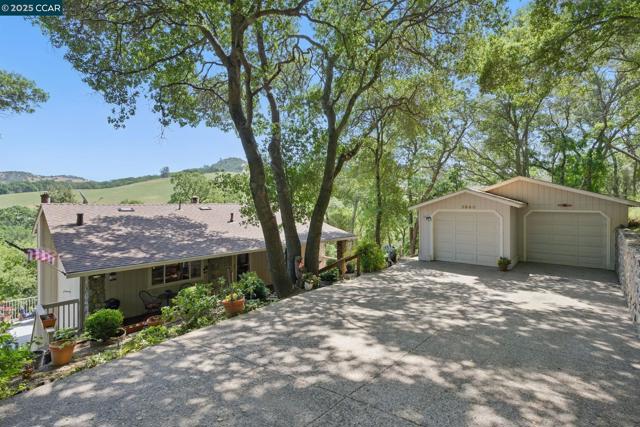 3648 Morgan Territory Rd, Clayton CA: https://media.crmls.org/mediaz/0a83daf4-8bd0-4bd5-bda9-5d4d9a5cfbc3.jpg
