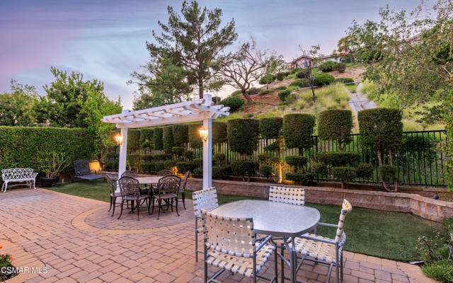 20769 Lugano Way, Porter Ranch CA: https://media.crmls.org/mediaz/0a83ed6c-b31c-4a4f-8426-24d4dc2e8755.jpg