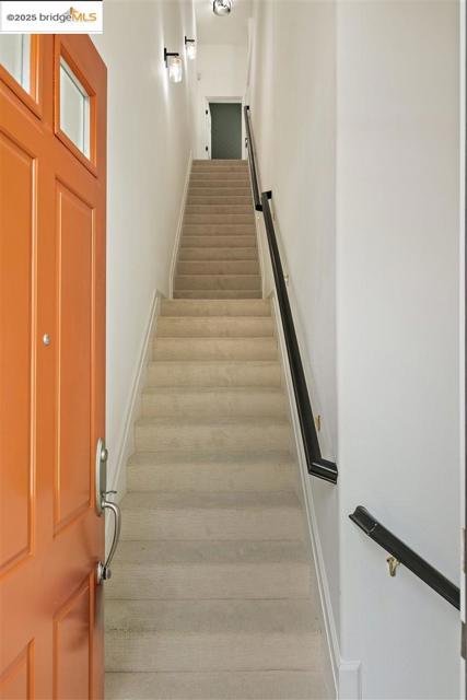 4153 Clarinbridge Cir, Dublin CA: https://media.crmls.org/mediaz/0a83f5b1-edc6-4b25-9c22-98212232c741.jpg