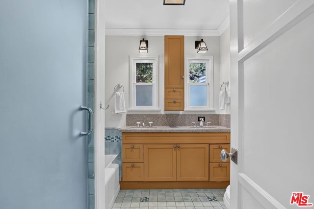 12151 La Maida Street photo 24