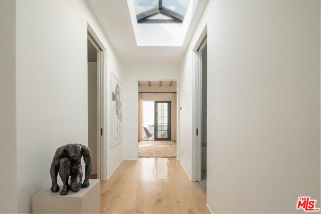 509 Santa Clara Avenue, Venice CA: https://media.crmls.org/mediaz/0a8496a8-e4b0-4473-930a-16721baf967c.jpg