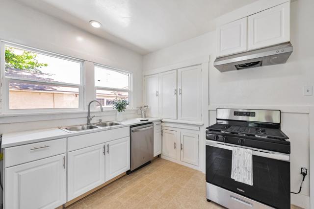 494 Madera Avenue, San Jose CA: https://media.crmls.org/mediaz/0a85b704-9c54-46a8-bab0-e5e4dda2a76e.jpg