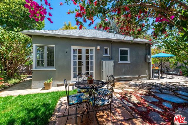 3217 Bennett Drive, Los Angeles CA: https://media.crmls.org/mediaz/0a86650b-ab21-490f-950e-913ffa5183c5.jpg