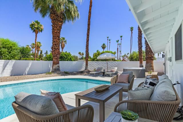 1177 S Farrell Drive, Palm Springs CA: https://media.crmls.org/mediaz/0a868024-3717-47b3-912a-da967c1dbb9a.jpg