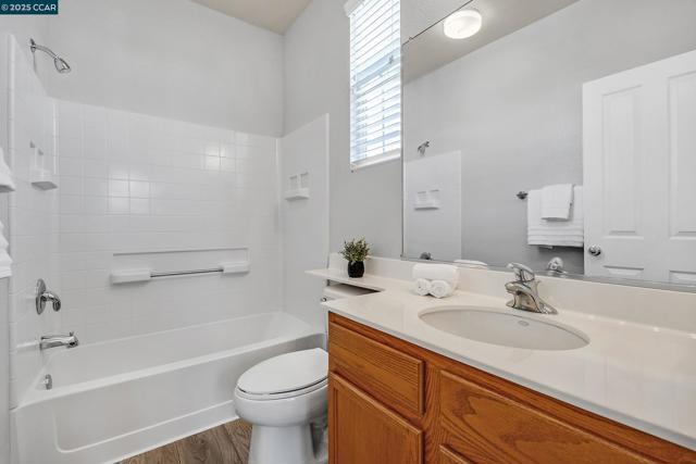 47 Matisse Ct, Pleasant Hill CA: https://media.crmls.org/mediaz/0a86a3c1-9323-4fe1-9dae-a3cbf94d13c2.jpg