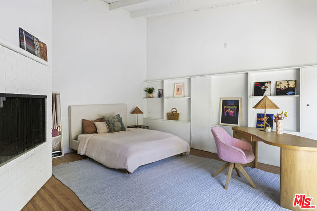 3820 Broadlawn Drive, Los Angeles CA: https://media.crmls.org/mediaz/0a876476-9a2b-49ad-8cfe-f7a6f215e93d.jpg