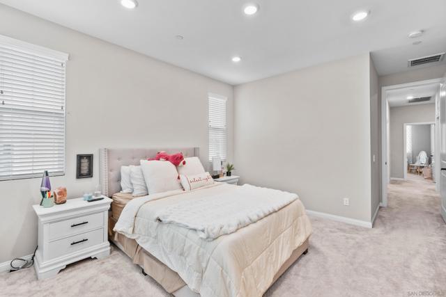 2098 Bluestone Cir, Chula Vista CA: https://media.crmls.org/mediaz/0a87c2b4-ba8a-476b-a720-816bab6975e4.jpg