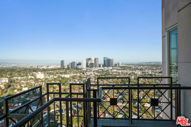 10580 Wilshire Boulevard, Los Angeles CA: https://media.crmls.org/mediaz/0a87e7b6-195c-42ca-a858-d2961009b9ed.jpg
