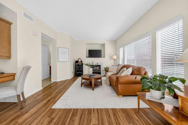 Detail Gallery Image 17 of 55 For 9783 Kika Ct, San Diego,  CA 92129 - 3 Beds | 2/1 Baths