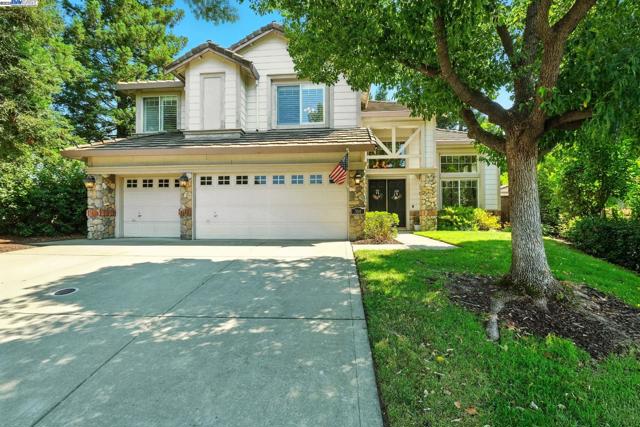 304 Dillon Court, Roseville CA: https://media.crmls.org/mediaz/0a882011-c8c2-41fe-99a0-e728c31d7077.jpg