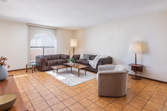 Detail Gallery Image 10 of 48 For 634 via Santa Cruz, Vista,  CA 92081 - 2 Beds | 2 Baths