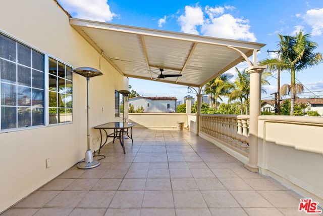 268 S Palm Drive, Beverly Hills CA: https://media.crmls.org/mediaz/0a889907-767f-432d-8004-1c3e7af74566.jpg