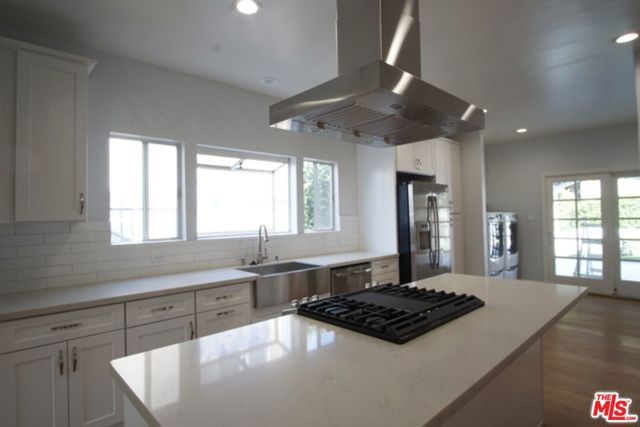 830 3rd Avenue, Los Angeles CA: https://media.crmls.org/mediaz/0a88a2e3-7fa3-4c1b-bd74-5b9b12d54c7f.jpg