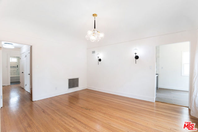 449 S Citrus Avenue, Los Angeles CA: https://media.crmls.org/mediaz/0a88a898-8407-4b40-b523-9e0cf52808ec.jpg