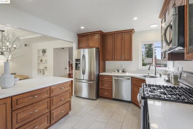 1817 Rosecrest Dr, Oakland CA: https://media.crmls.org/mediaz/0a88ad7d-963f-447d-8ef9-4826afb2a2e1.jpg