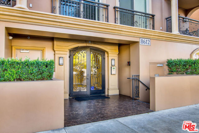 8612 Burton Way, Los Angeles CA: https://media.crmls.org/mediaz/0a88ed00-41b8-46e9-a572-0eedbce8a88f.jpg