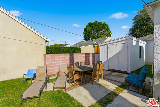 611 N Buena Vista Street, Burbank CA: https://media.crmls.org/mediaz/0a8987a0-607d-41cf-a8b7-32715e02d86e.jpg