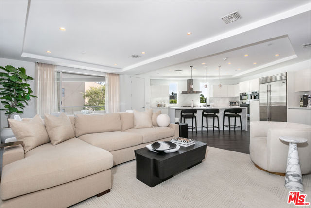 460 N Palm Drive, Beverly Hills CA: https://media.crmls.org/mediaz/0a89b0c0-8188-4fd3-8288-70c1f8792b87.jpg