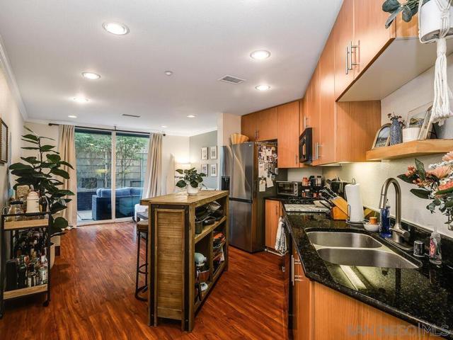 1225 Island Ave, San Diego CA: https://media.crmls.org/mediaz/0a8a42d4-9a36-429d-9629-6554c9ae4e79.jpg