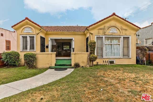1844 Leighton Avenue, Los Angeles CA: https://media.crmls.org/mediaz/0a8a4b5f-a651-4532-8ca4-d15e06743076.jpg
