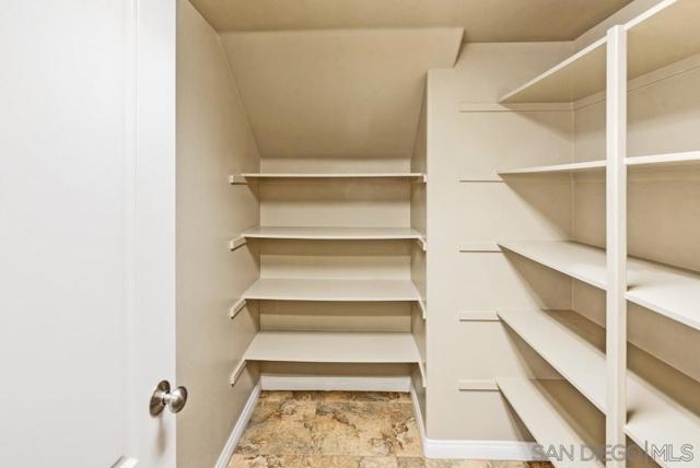 1616 Pegasus Way, San Marcos CA: https://media.crmls.org/mediaz/0a8a570e-71cd-4216-b21a-662d8d642447.jpg