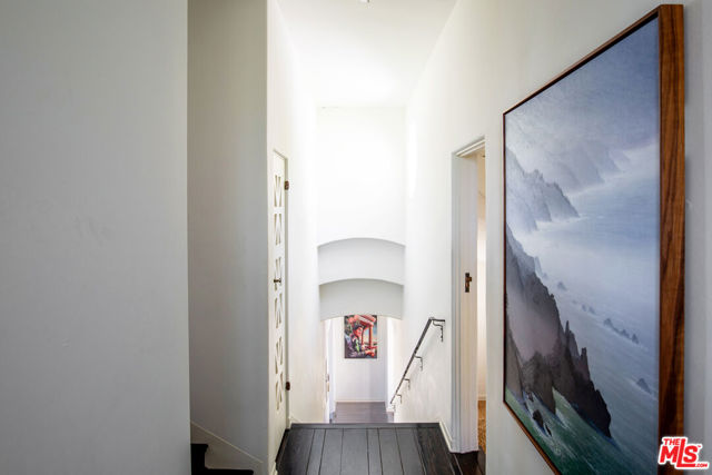 2249 Mountain Oak Drive, Los Angeles CA: https://media.crmls.org/mediaz/0a8af51c-99da-4654-97c3-2479e2e20cc5.jpg