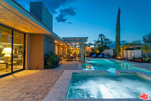 4 Trinity Court, Rancho Mirage CA: https://media.crmls.org/mediaz/0a8b1f21-42e7-467e-9f4d-6cee71c90dd8.jpg