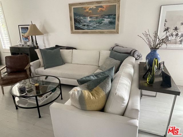 2950 Neilson Way, Santa Monica CA: https://media.crmls.org/mediaz/0a8c999a-b588-49b9-84df-28cb1480d634.jpg
