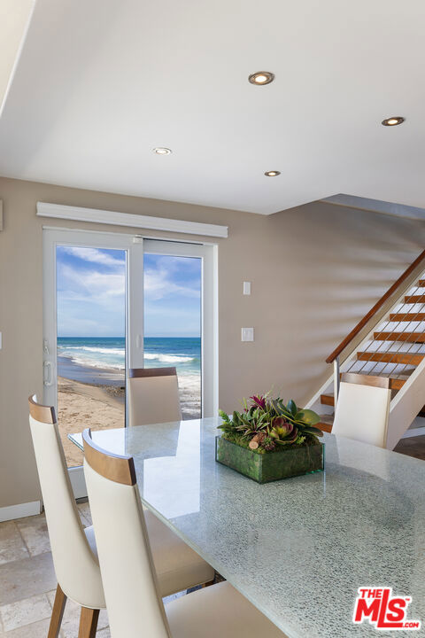 11770 Pacific Coast Highway, Malibu CA: https://media.crmls.org/mediaz/0a8dded8-f4d7-4ba3-93f2-f05c8136d514.jpg