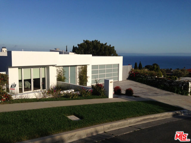 3440 Shoreheights Drive, Malibu CA: https://media.crmls.org/mediaz/0a8df7b3-a6a4-4d57-966b-2f17277b3e05.jpg
