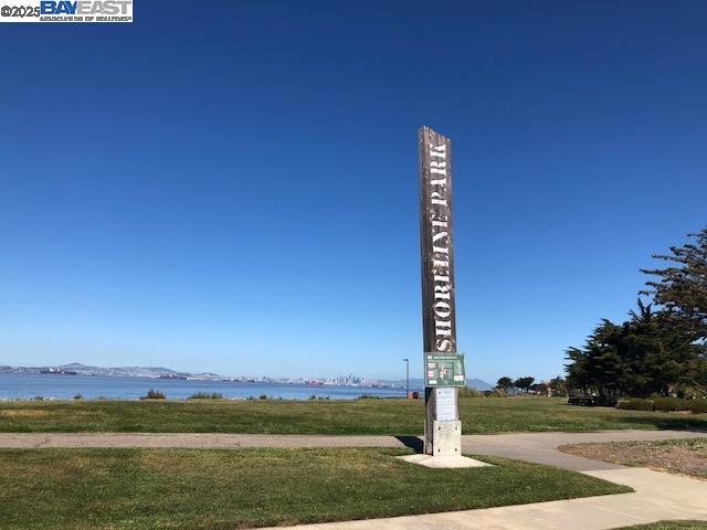 37 Clipper Drive, Alameda CA: https://media.crmls.org/mediaz/0a8e1ab1-a795-4c05-9efb-2aebcd705e89.jpg