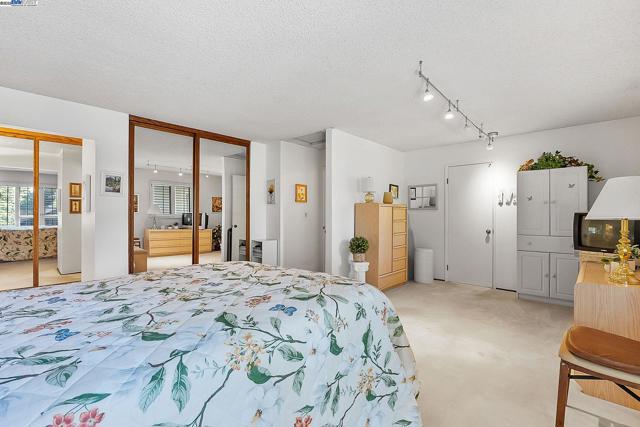 3803 Cheshire Ct, Pleasanton CA: https://media.crmls.org/mediaz/0a8e4ecc-ff97-42c0-89e1-f0c44af1814e.jpg