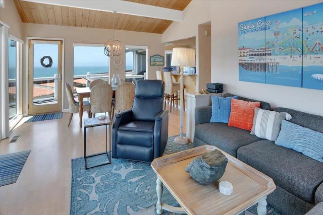 665 Sand Dollar Lane, Watsonville CA: https://media.crmls.org/mediaz/0a8e593d-8bbb-4921-8a1d-d41916ecdceb.jpg