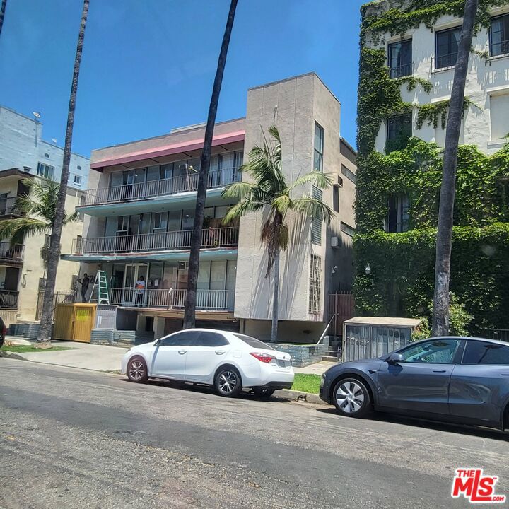 Multifamily at 520 S Kenmore Avenue