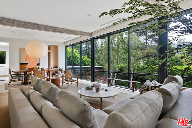 431 W Rustic Road, Santa Monica CA: https://media.crmls.org/mediaz/0a8f646d-f6fa-48c7-a628-b70b09dcac86.jpg