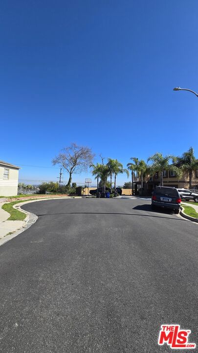 4512 Chasar Place, Los Angeles CA: https://media.crmls.org/mediaz/0a8f75dc-530d-4068-8768-1c59a58c72c8.jpg