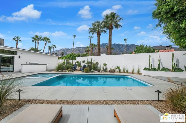 454 E Lindsey Drive, Palm Springs CA: https://media.crmls.org/mediaz/0a8f7717-65f4-4ff6-af4f-4106498c6140.jpg