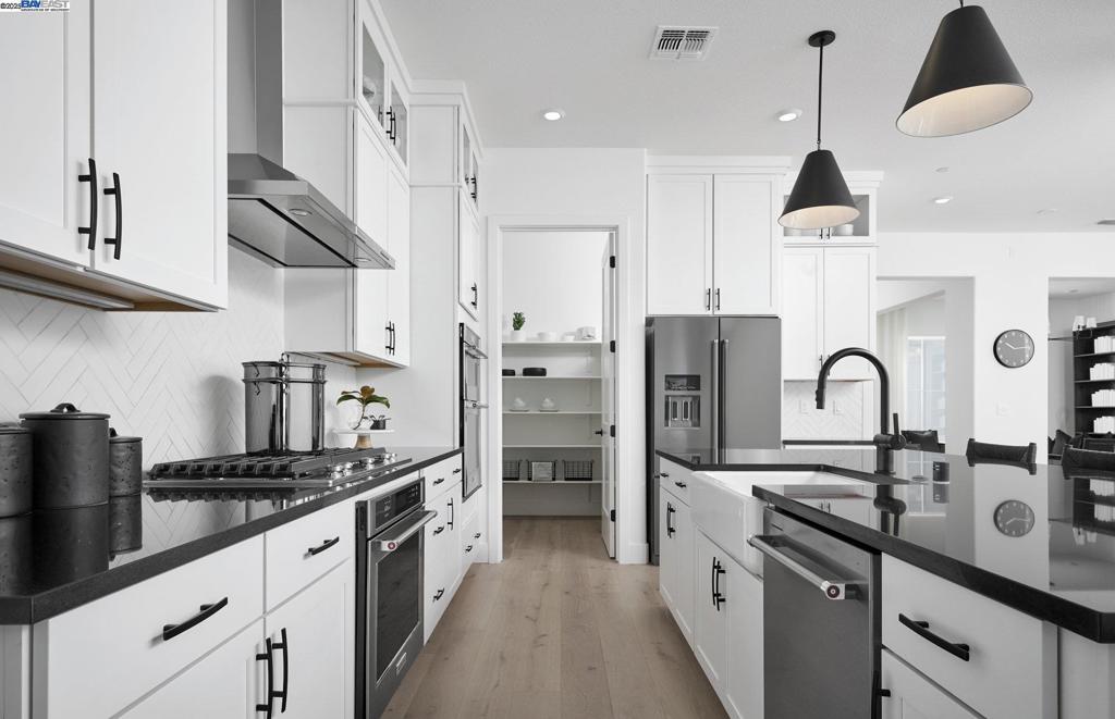 3764 Bradbury Avenue