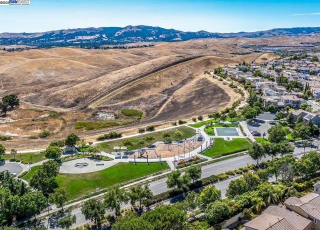 7563 Balmoral Way, San Ramon CA: https://media.crmls.org/mediaz/0a903264-3c46-4112-ad6e-e3cc4c074483.jpg