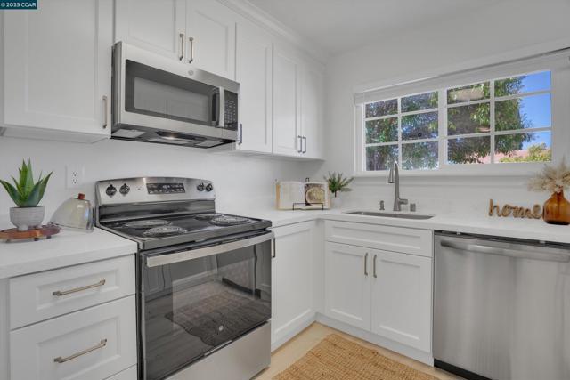 3253 Madrone St, Antioch CA: https://media.crmls.org/mediaz/0a909995-c490-4b17-9f12-5426fdb555b4.jpg
