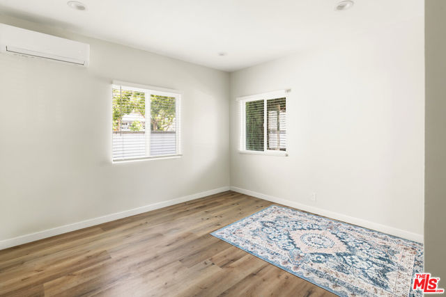 151 S Rexford Drive, Beverly Hills CA: https://media.crmls.org/mediaz/0a90f3fb-07fe-420a-b7d9-a56dd557039b.jpg