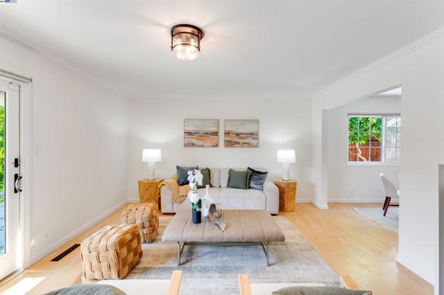 1337 Pennsylvania Blvd, Concord CA: https://media.crmls.org/mediaz/0a9101f0-1fae-4954-ac30-2ac884662b29.jpg