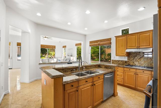 5032 Manor Ridge Ln, San Diego CA: https://media.crmls.org/mediaz/0a9105cf-bf48-405f-87f7-69616a6a1a04.jpg