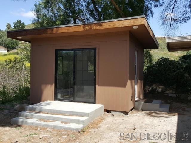 8209 Mesa Rd, Santee CA: https://media.crmls.org/mediaz/0a9120c7-974b-475e-a7c5-b3bb15b54885.jpg
