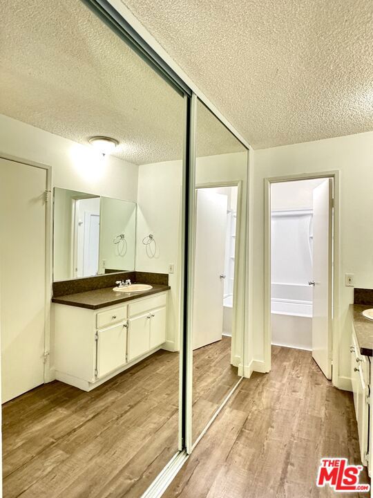 15425 Sherman Way, Van Nuys CA: https://media.crmls.org/mediaz/0a91255b-a8ce-4c0f-a261-6b44894b6591.jpg