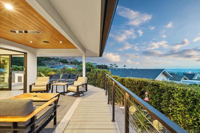 5560 Moonlight Lane, La Jolla CA: https://media.crmls.org/mediaz/0a912c38-0555-4cc3-beb4-cf3b0e74ee52.jpg